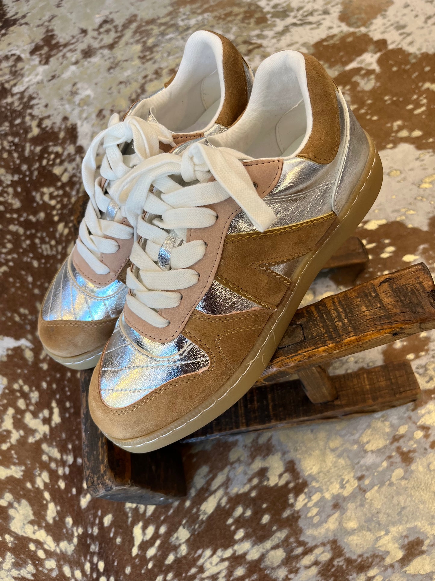 Camel Sneaker
